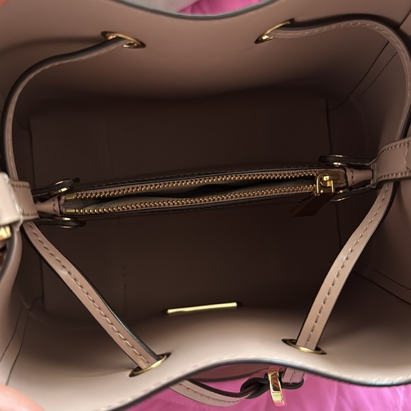 Michael Kors bucket bag - Picture 3 of 8